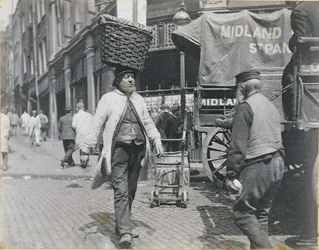 Porteurs de poisson au marché de Billingsgate, 1893